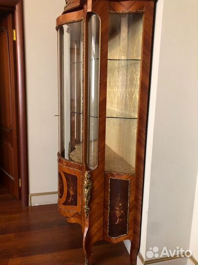Шкаф витрина бу