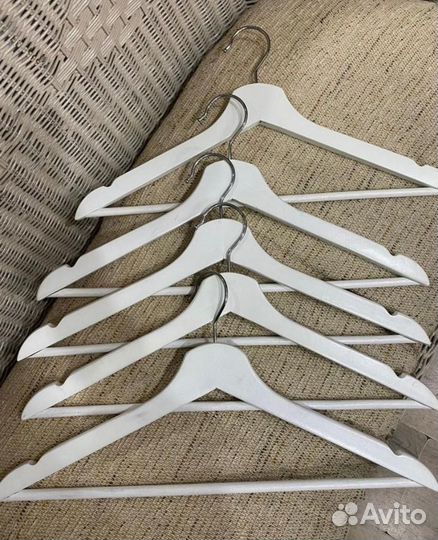 Вешалки плечики IKEA белые деревянные