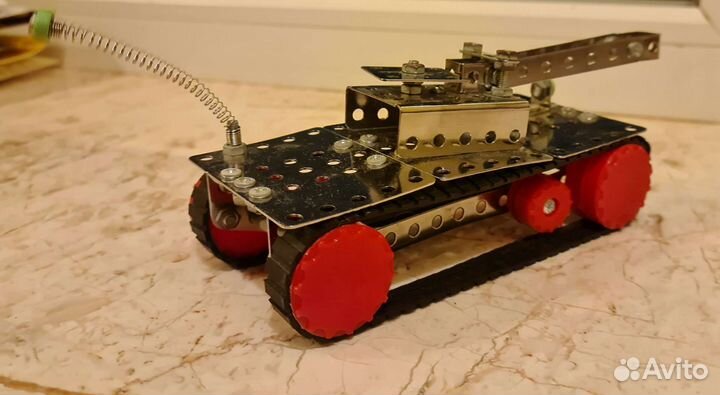 Железный конструктор танк плюс робот