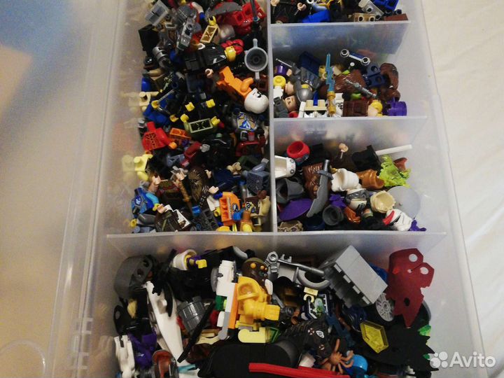 Коллекция разных фигурок Lego