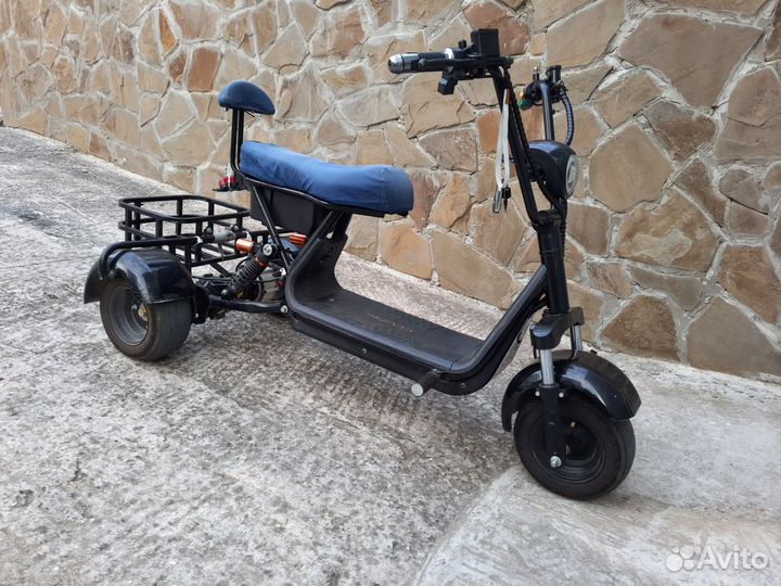 Электроскутер трицикл