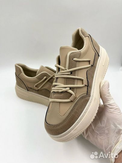 Кроссовки женские