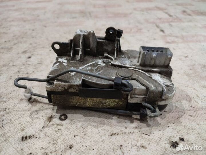 Замок двери передний левый Peugeot 406 8B XU7JP4