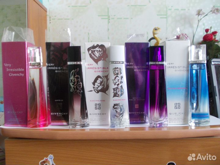 Живанши женские разные