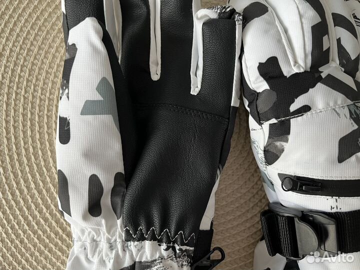 Горнолыжные перчатки