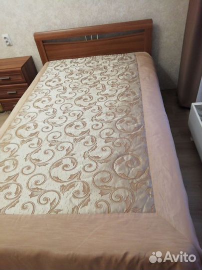 Покрывало на кровать атласное