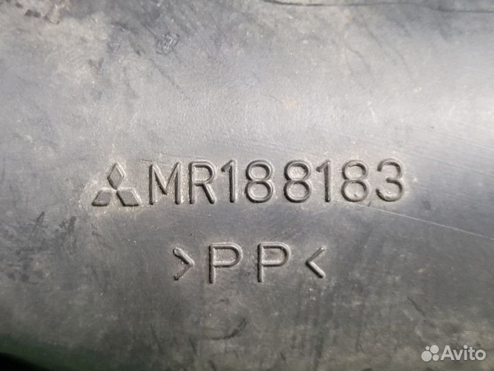Патрубок воздушный на Mitsubishi Pajero Sport 1