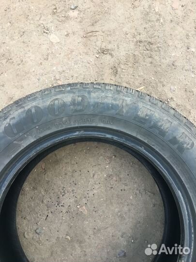 Goodyear EfficientGrip 215/65 R16