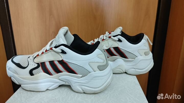 Кроссовки Adidas Magmur Runner