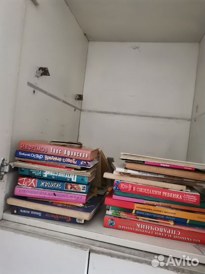 Много книг. Разные