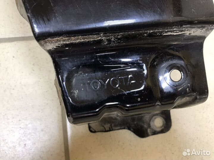 Крыло переднее левое Toyota Land Cruiser 200