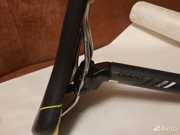 Велосипедное седло с подсидельным штырём Giant