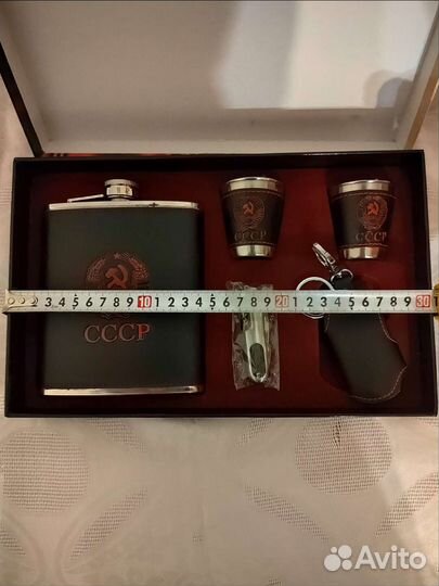 Фляжка со стопками