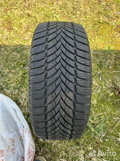 Goodyear UltraGrip 2 235/45 R17