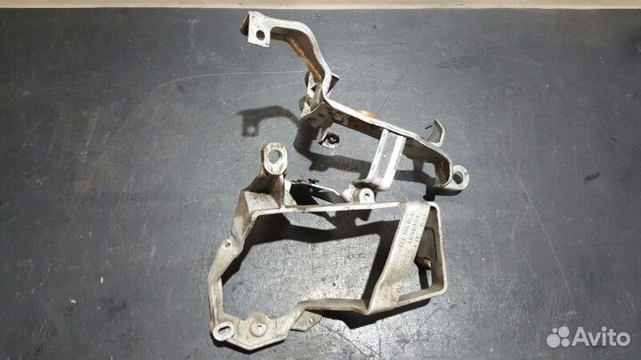 Кронштейн компрессора Audi S8 D3 BSM 2006