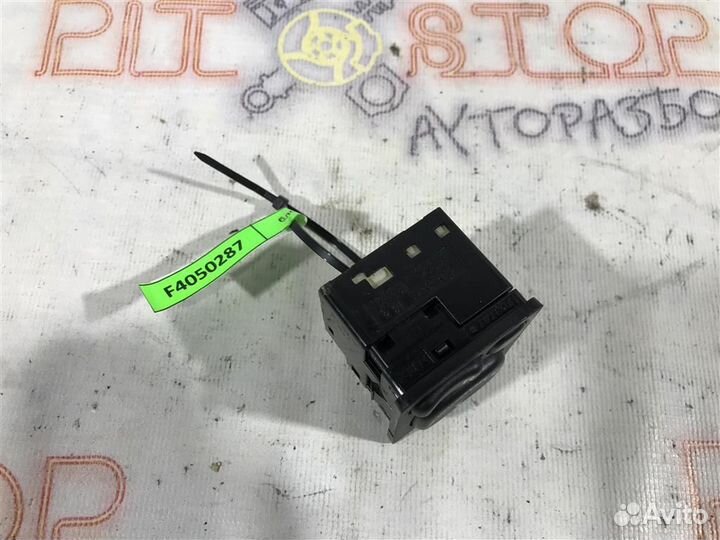 Кнопка управления зеркалами Toyota OPA