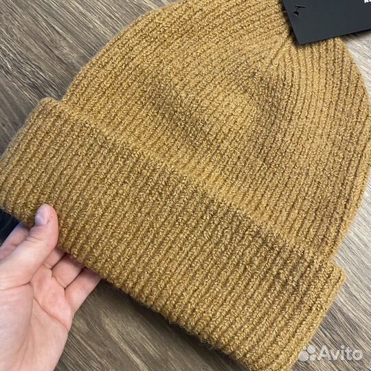 Шапка новая Weekday бини