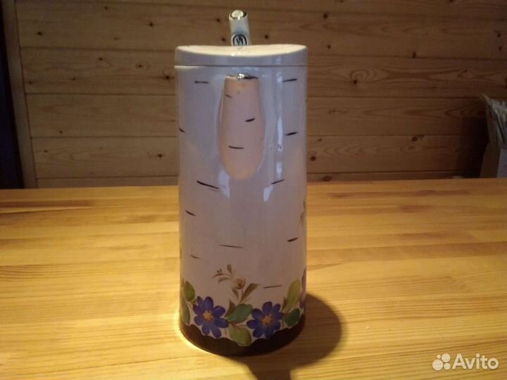 Фарфоровый кувшин