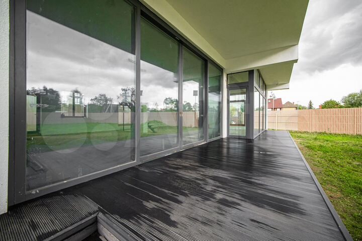 Коттедж 330 м² на участке 13 сот.