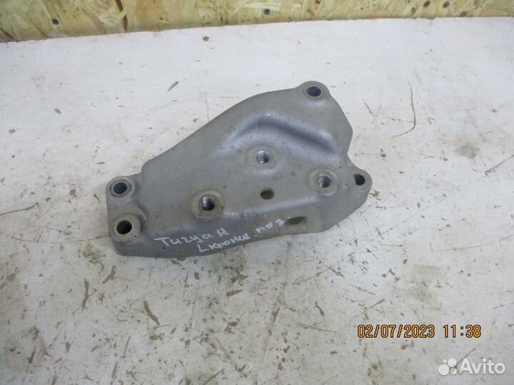 Кронштейн подушки АКПП левый Фольксваген Тигуан