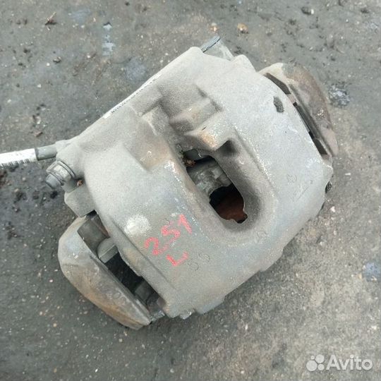 Суппорт передний левый Mercedes-Benz R W251