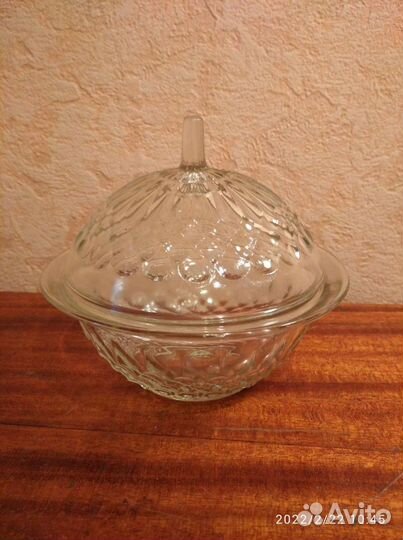 Сахарница и молочник