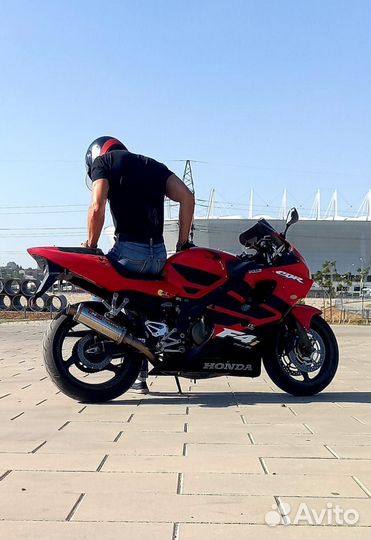 Мотоцикл спорт Honda cbr600 f4i