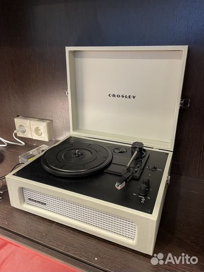Виниловый проигрыватель crosley