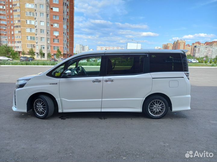 Toyota Voxy 1.8 CVT, 2018, 108 000 км