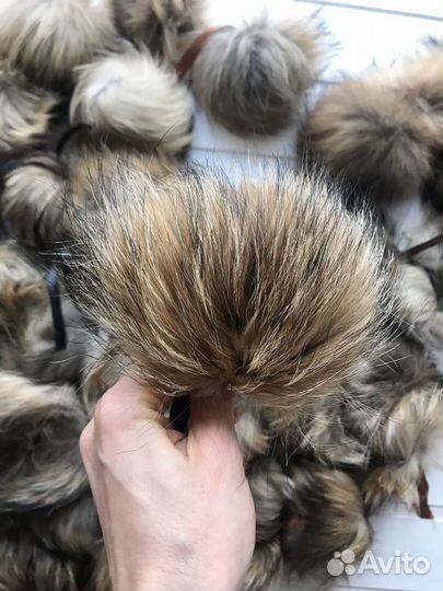 Помпоны натуральные енот на ленте