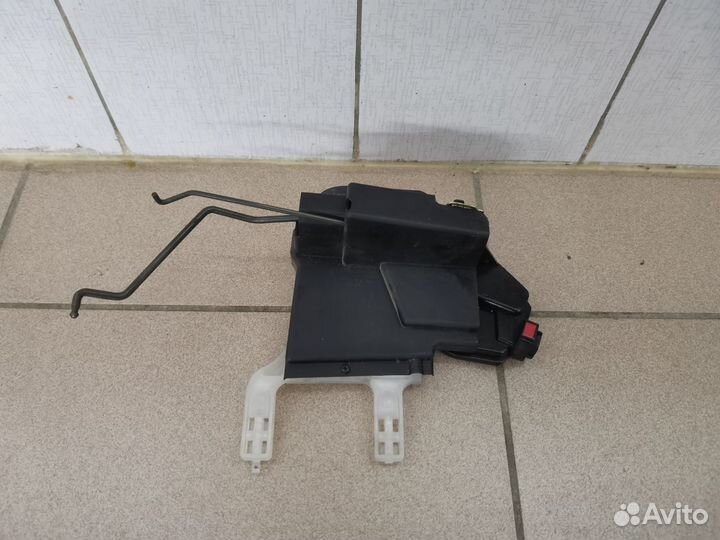 Замок передний левый Tucson 1 04-09 813102E010