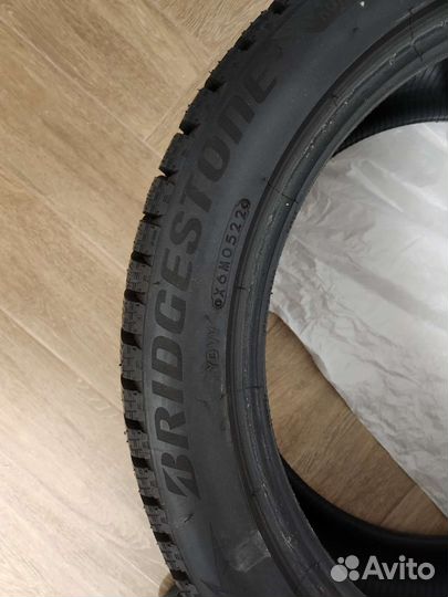 Bridgestone Blizzak Spike-02 235/45 R18 98T