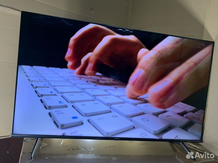 Большой безрамочный супер телевизор qled 127 см