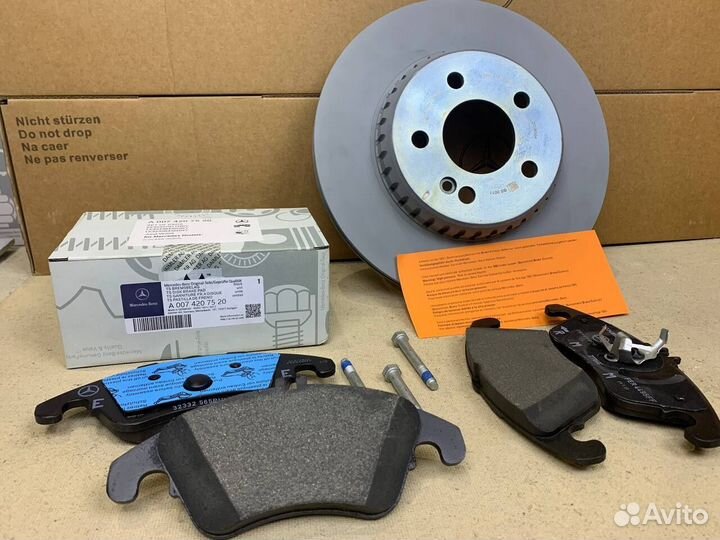 Тормозные колодки на Mercedes A0064202820