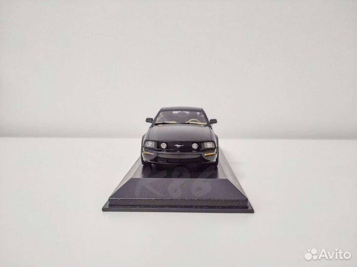 Ford Mustang GT black minichamps 1/43