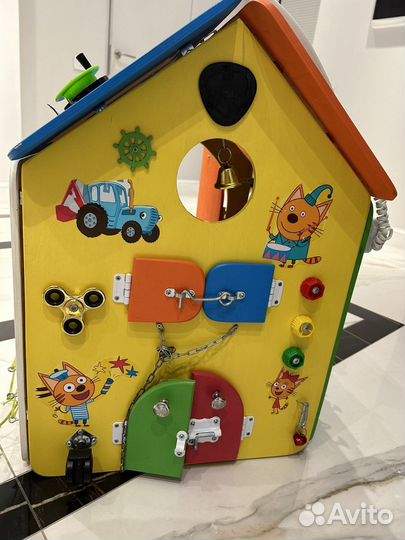 Бизиборд-дом