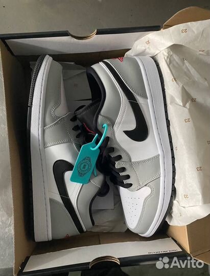 Кроссовки Nike Air Jordan 1 low light smoke grey