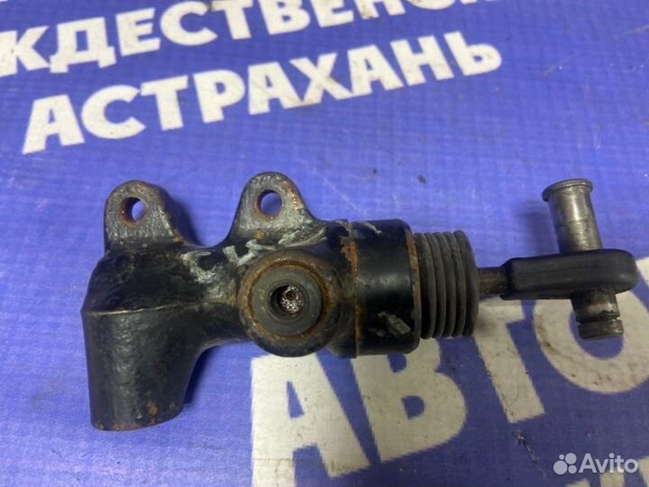 Рабочий цилиндр сцепления. Volkswagen Transporter