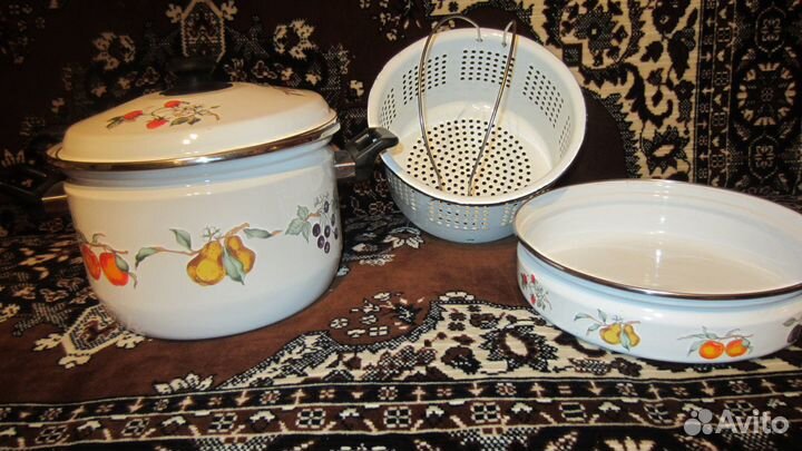 Набор из кастрюли, сковороды и дуршлага-пароварки