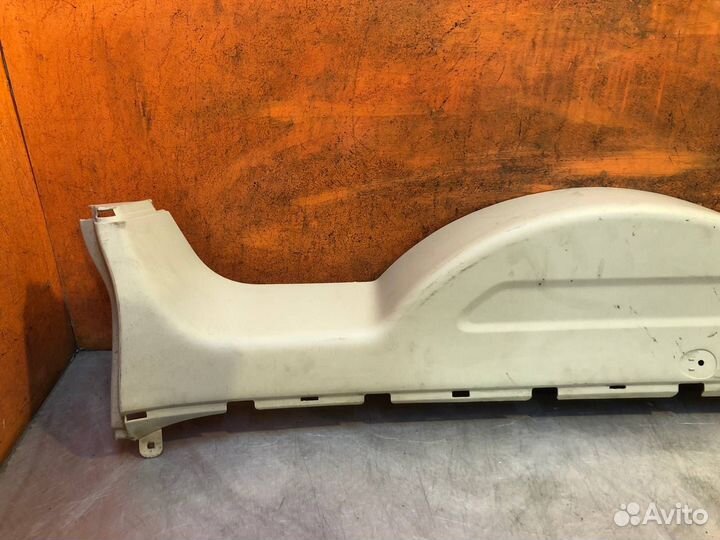 Обшивка двери багажника Mitsubishi Pajero 4