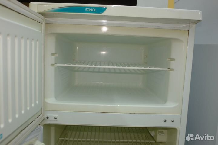 Холодильник Stinol 242