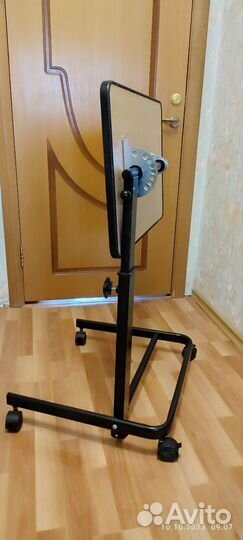 Надкроватный столик