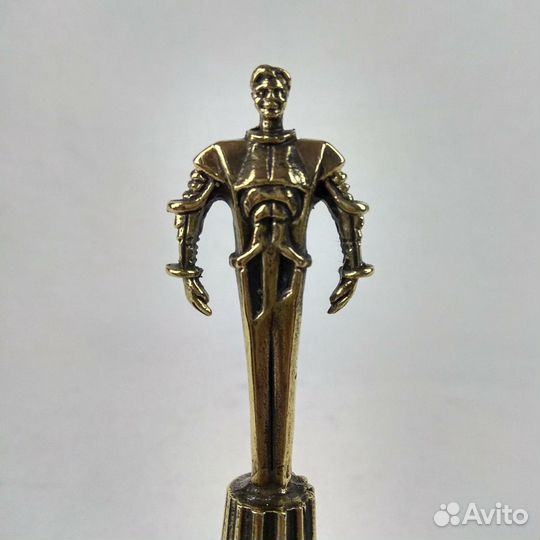 Копия памятник Ю.А. Гагарин бпрнеза