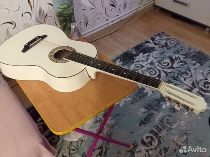Классическая гитара бу 6ти струнная