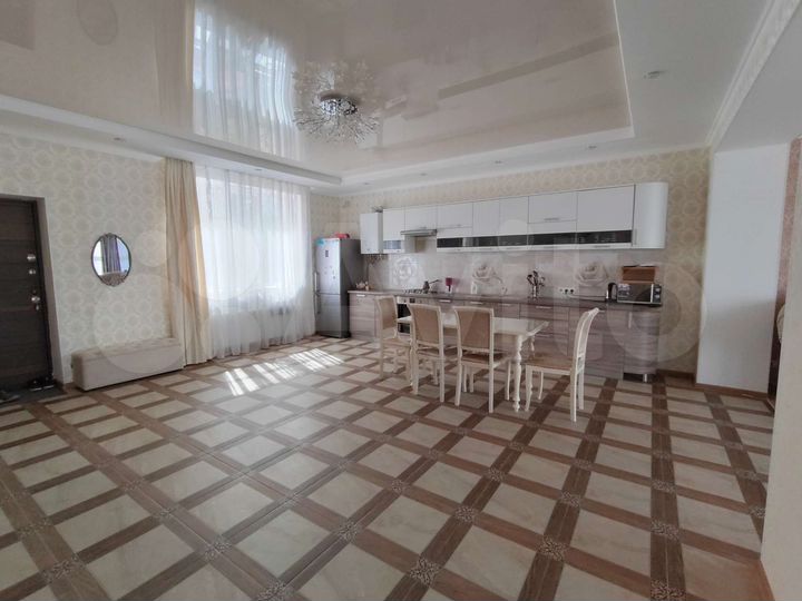 Дом 280 м² на участке 2 сот.