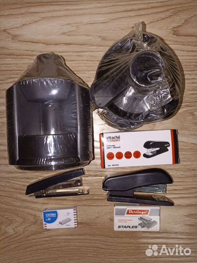 Настольная подставка для канцелярии, степлер