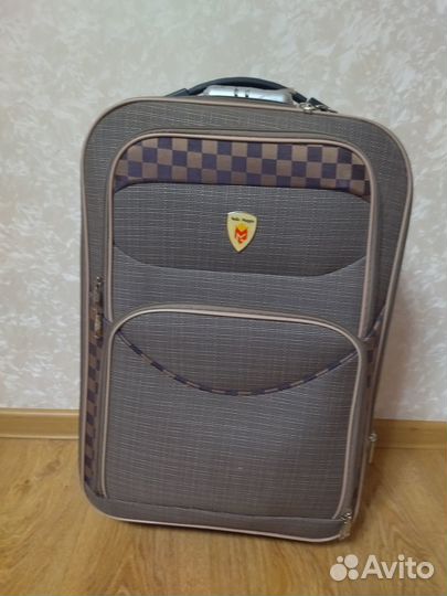 Чемодан на колесах большой