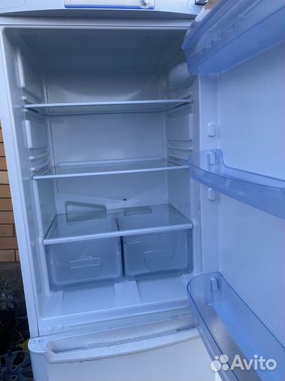 Холодильник indesit