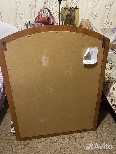 Зеркало настенное в деревянной раме