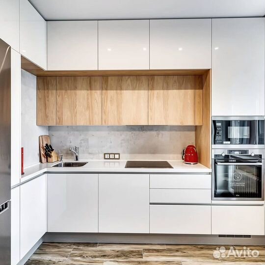 Кухня от фабрики с антресолями 